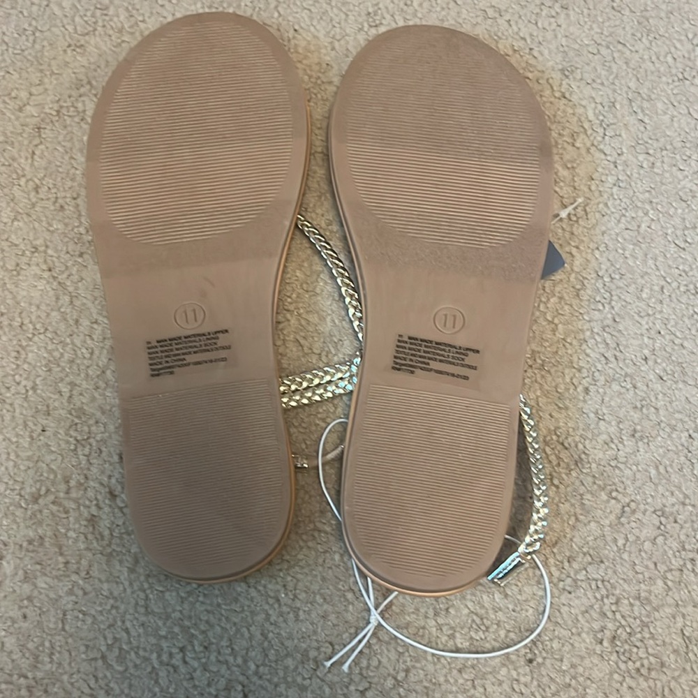 Universal Thread Gold Sandals NWT Size 11 - Picture 4 of 4